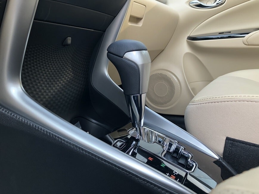 Cần số xe Toyota Yaris 2019