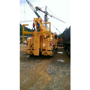 Xe cứu hộ giao thông howo 3 chân gắn cẩu xoay 20 tấn
