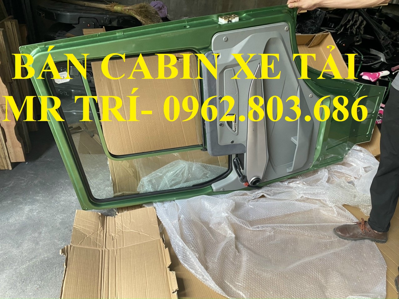 canh-cua-xe-ben-howo-doi-moi