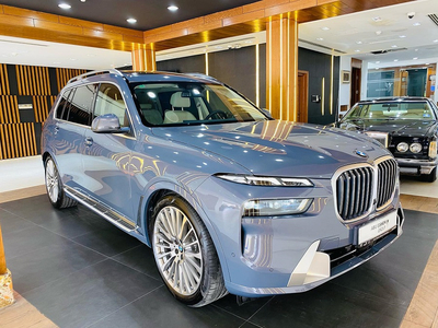 Giá xe BMW X7 kèm ưu đâĩ khuyến mại mới nhất tháng 12/2025