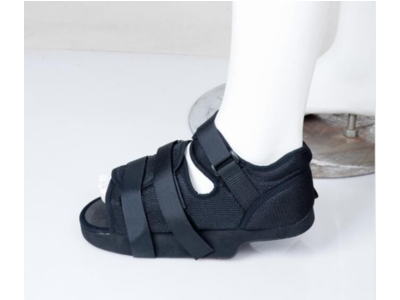 Giày bệnh lý hỗ trợ bàn chân