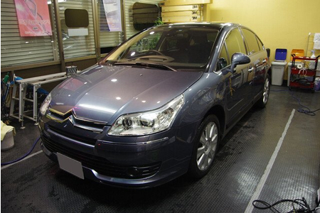 Chăm sóc kính lái ô tô cho hành trình lái xe an toàn tuyệt đối