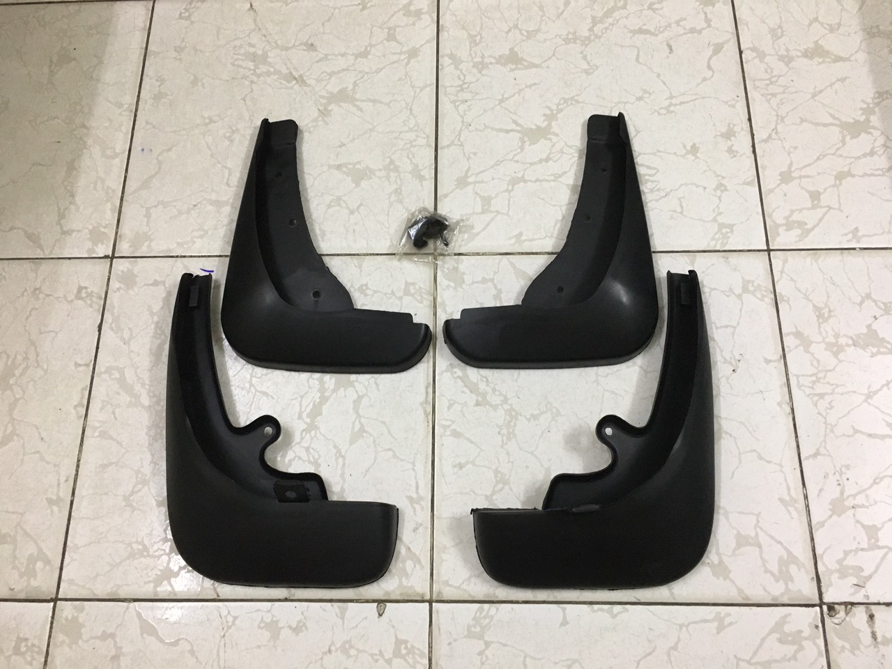 Chắn bùn bánh xe Ford Focus bản Hatchback 2005-2014