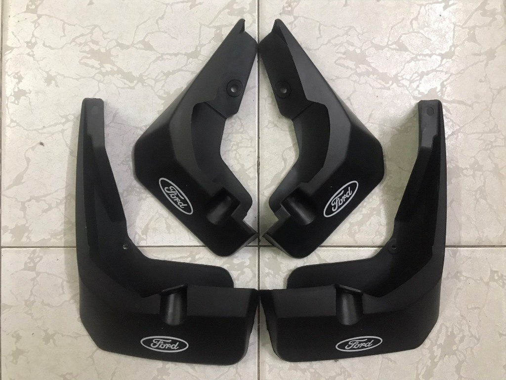 Chắn bùn bánh xe Ford Focus bản Sedan 2019-2023