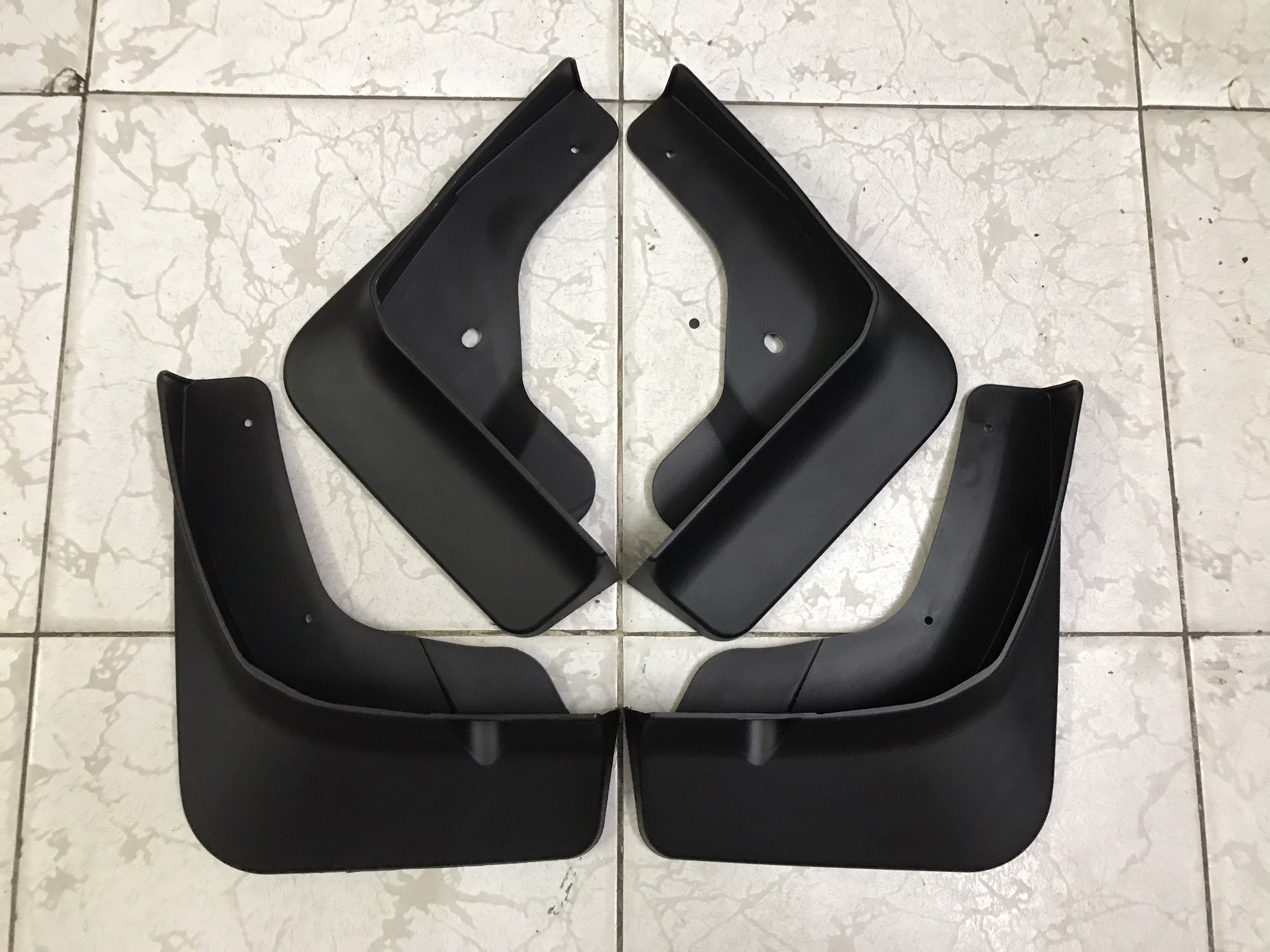 Chắn bùn bánh xe Mitsubishi Outlander 2022- 2023