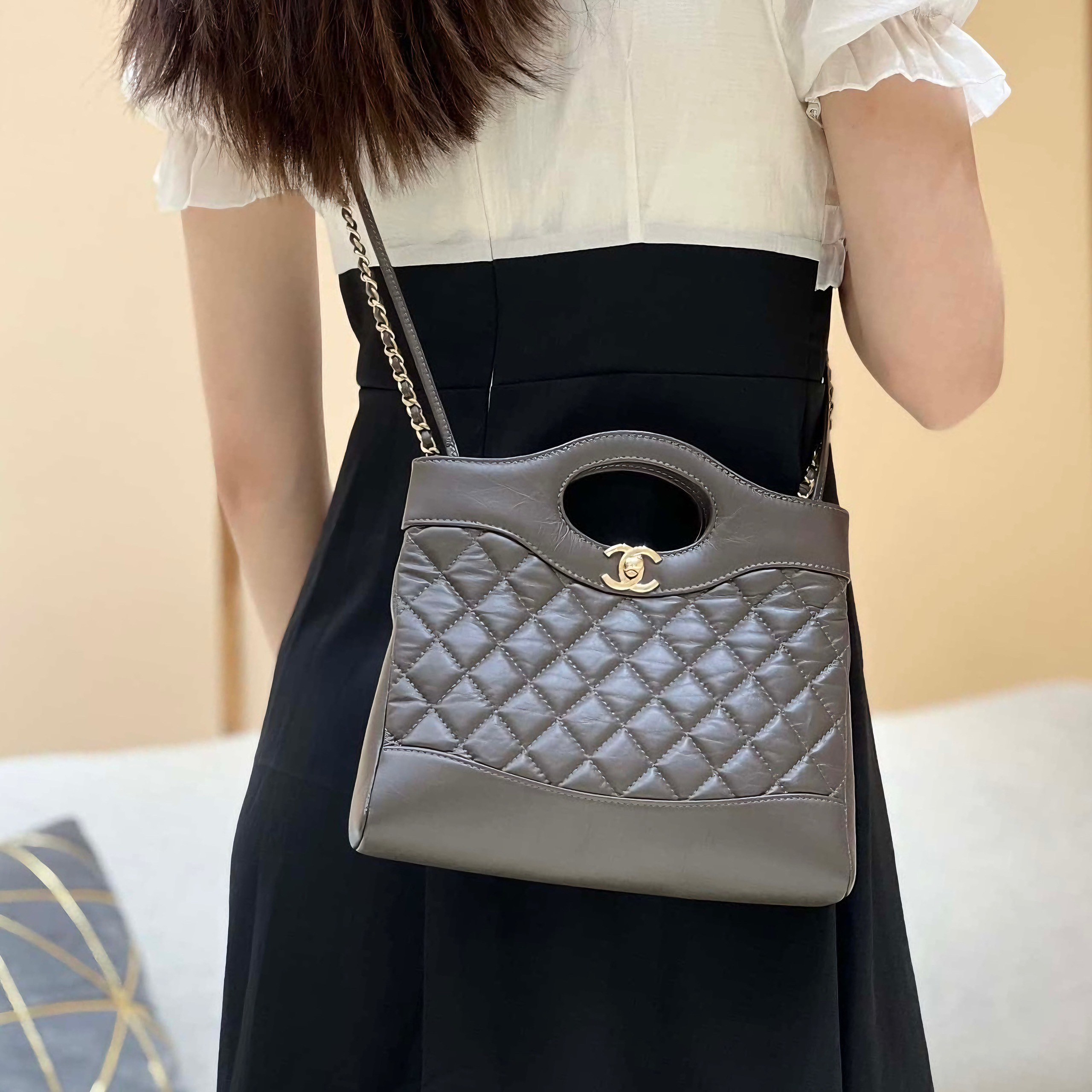 TÚI XÁCH CẦM TAY ĐEO CHÉO NỮ CHANNEL CHẦN TRÁM 31 BAG