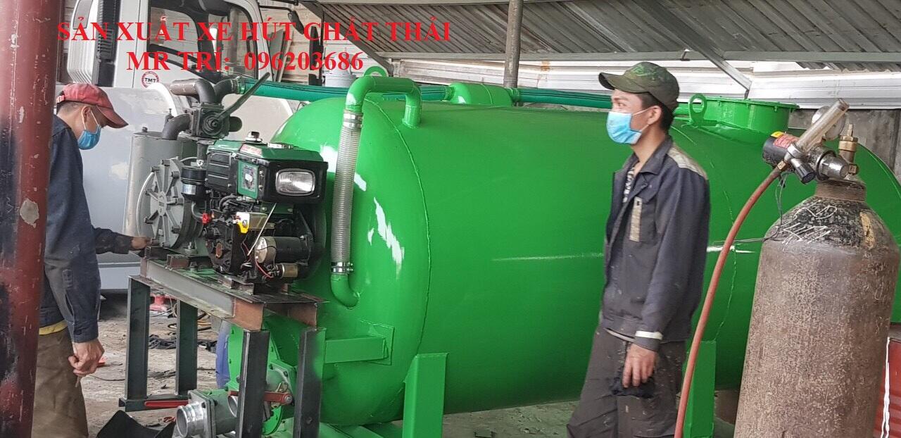 Chế bồn hút chất thải 4 khối lắp trên xe tải