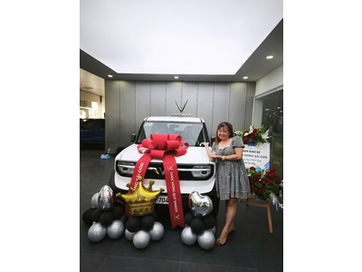 CHỊ NGUYỄN THỊ HỒNG THẮM NHẬN XE VF3