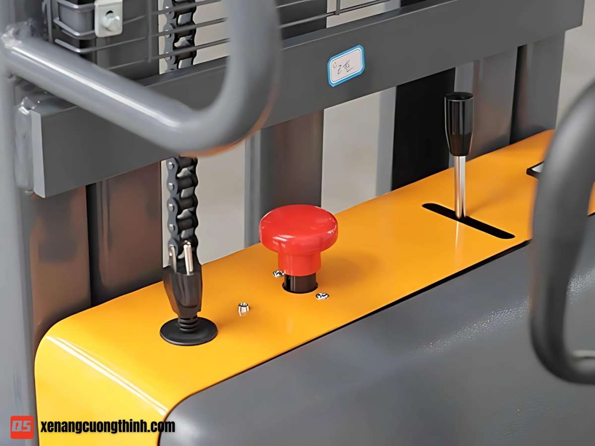 Chi tiết xe nâng bán tự động chân rộng 1.5 Tấn