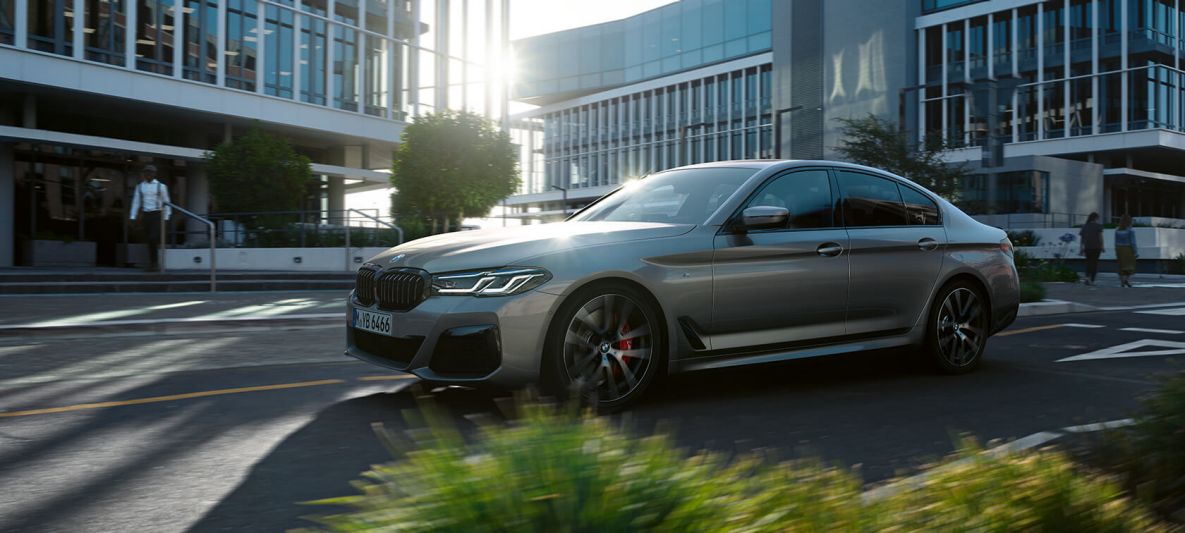 ƯU ĐÃI GIÁ LÊN ĐẾN 50% LỆ PHÍ TRƯỚC BẠ CHO CÁC MẪU XE BMW