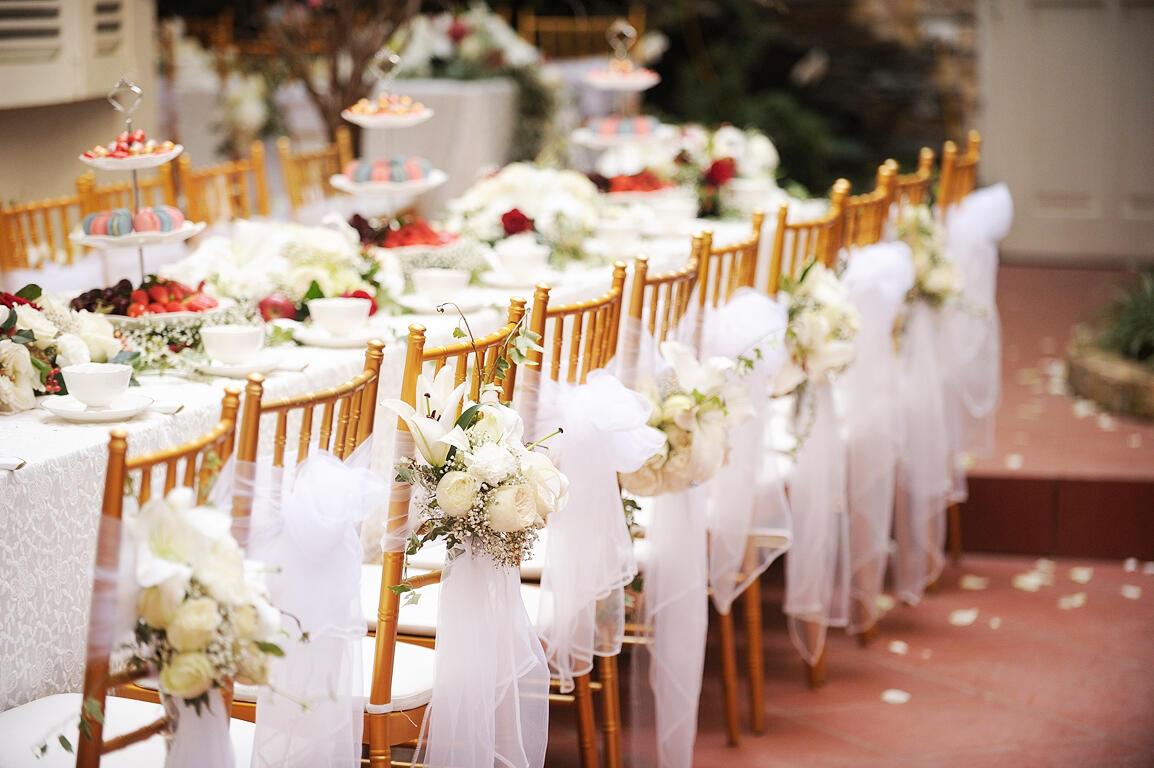Cho thuê ghế tiffany kết hợp trang trí tiệc cưới