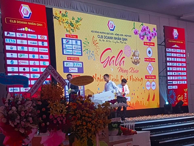 Sân khấu , thảm đỏ cho thuê giá rẻ tại sài gòn