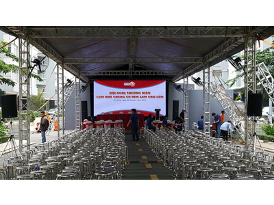 Choose to rent a Led screen for the opening event, the real estate groundbreaking