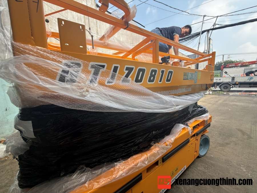 Bàn Giao Thang Nâng Người Tự Hành 8m QSLift GTJZ0810 | KCN Sóng Thần