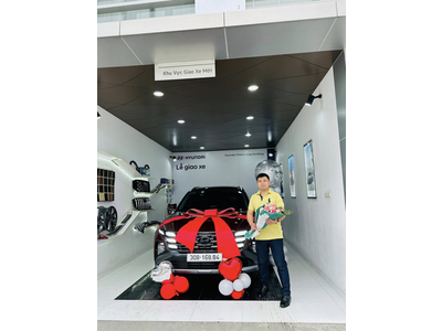 Chúc mừng anh Minh Tuấn đã nhận bàn giao chiếc Hyundai Tucson sang trọng và mạnh mẽ. Chúc anh luôn vững tay lái trên mọi hành trình!
