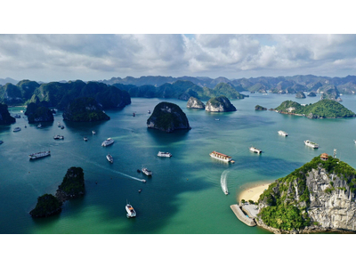 🌊 Quảng Ninh – Nơi biển xanh gặp núi thiêng