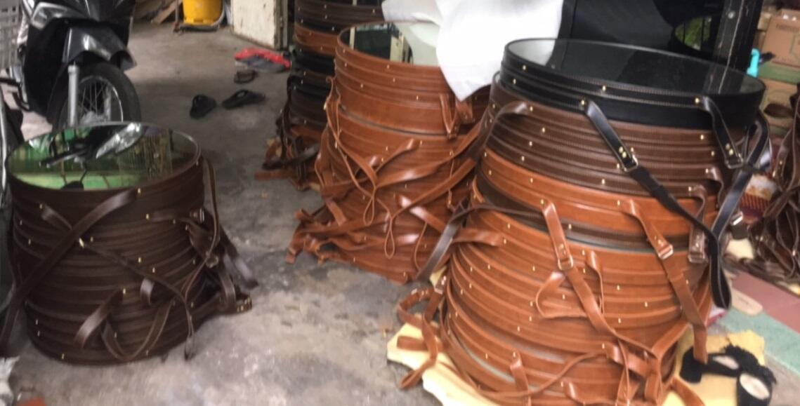 Gương treo tường dây da