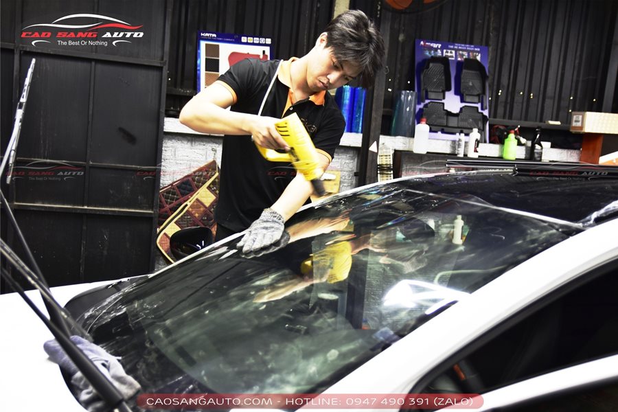 Dán phim cách nhiệt giúp ngăn chặn tia nắng chiếu trực tiếp