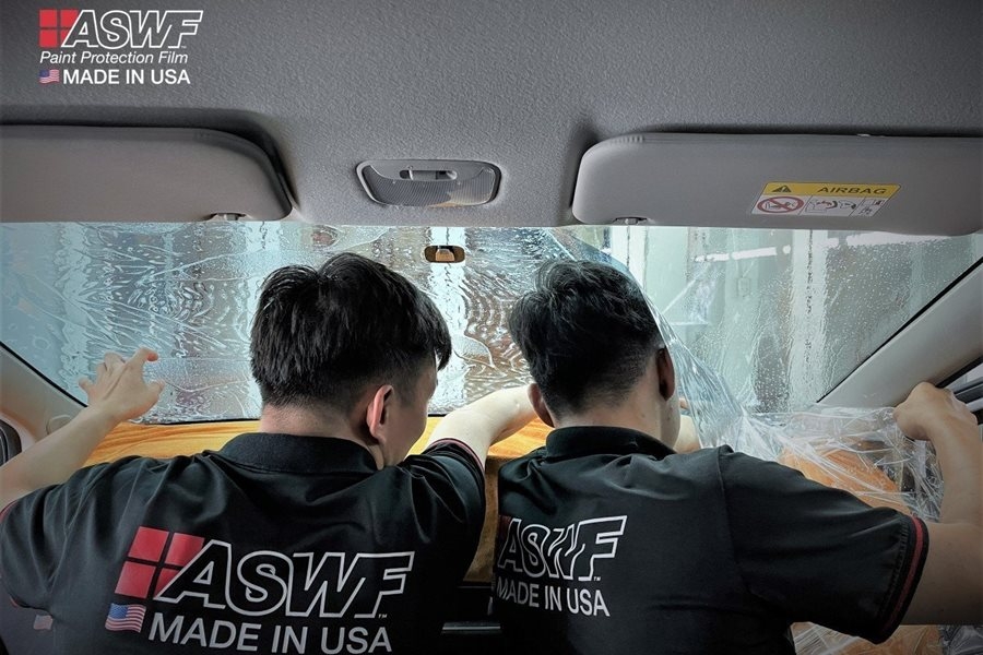 Dán film cách nhiệt kính lái cũng mang đến rất nhiều công dụng