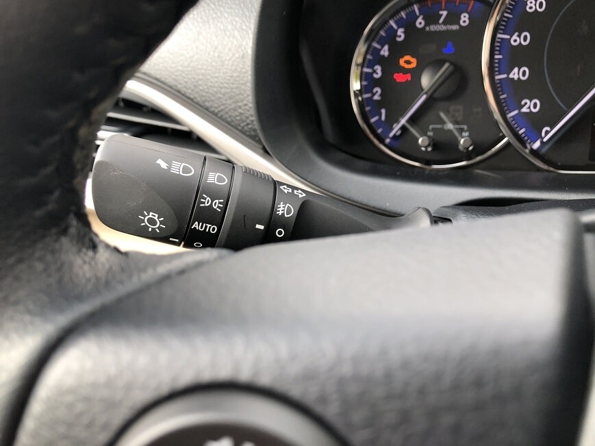 Công tắc đèn tự độn xe Yaris số tự động