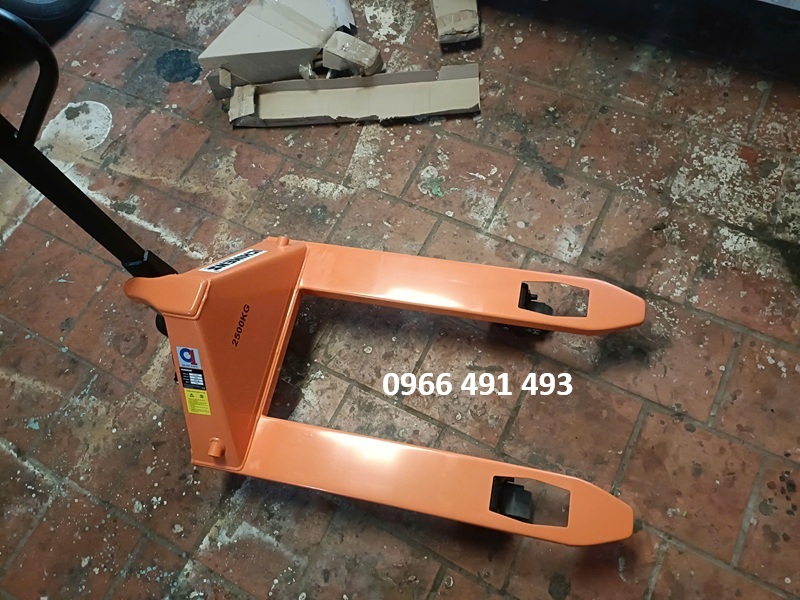 XE NÂNG TAY 2500KG- KÍCH THƯỚC 680X950 MM