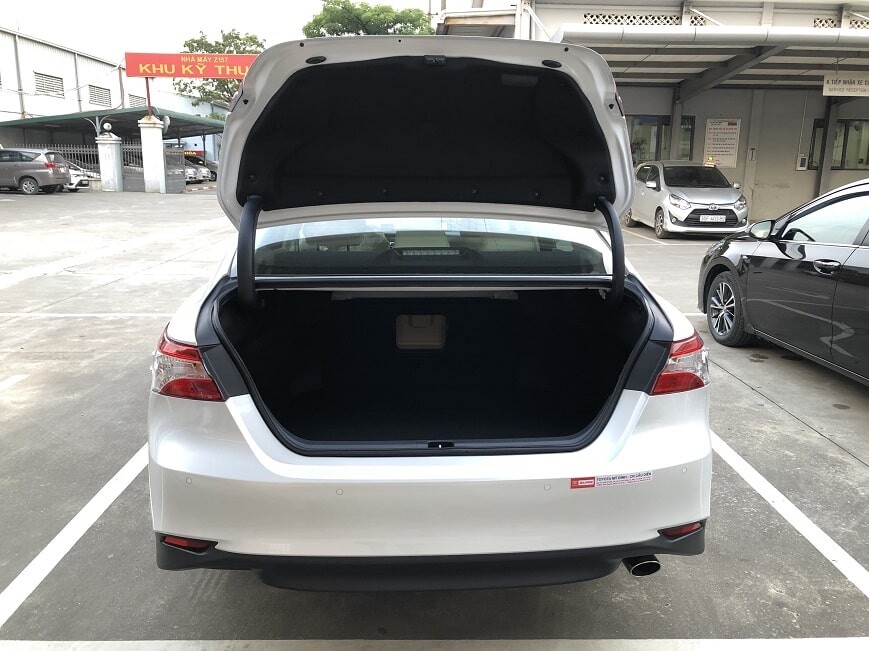 Cốp sau của Camry 2.0 nhập khẩu