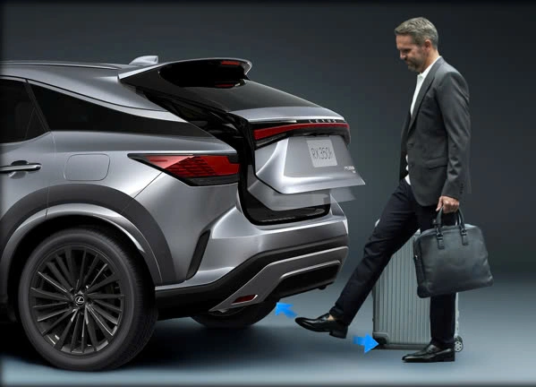 Cốp điện tự động trên Lexus RX 350h Luxury
