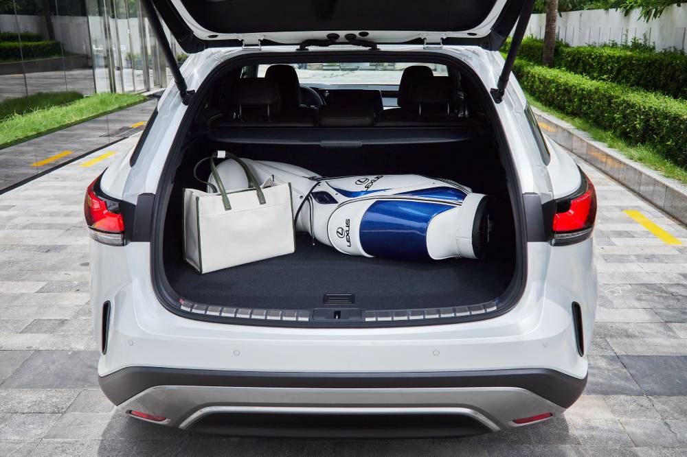 Cốp xe Lexus RX 350h premium