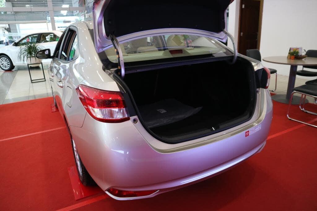 Cốp sau rộng rãi của xe Vios