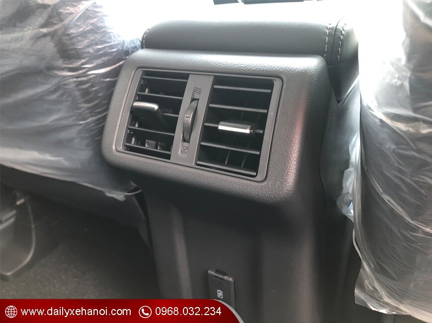 Cửa gió điều hòa hàng ghế thứ 2 xe Outlander 2.0 CVT 2020