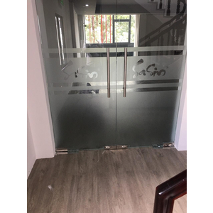 Cửa kính bản lề sàn
