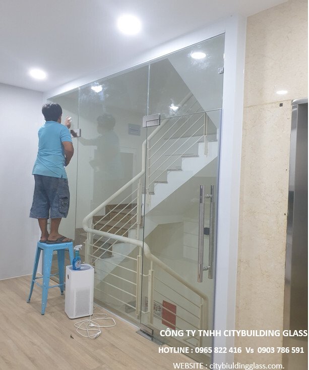 Cửa Kính Cường Lực Bản Lề Sàn