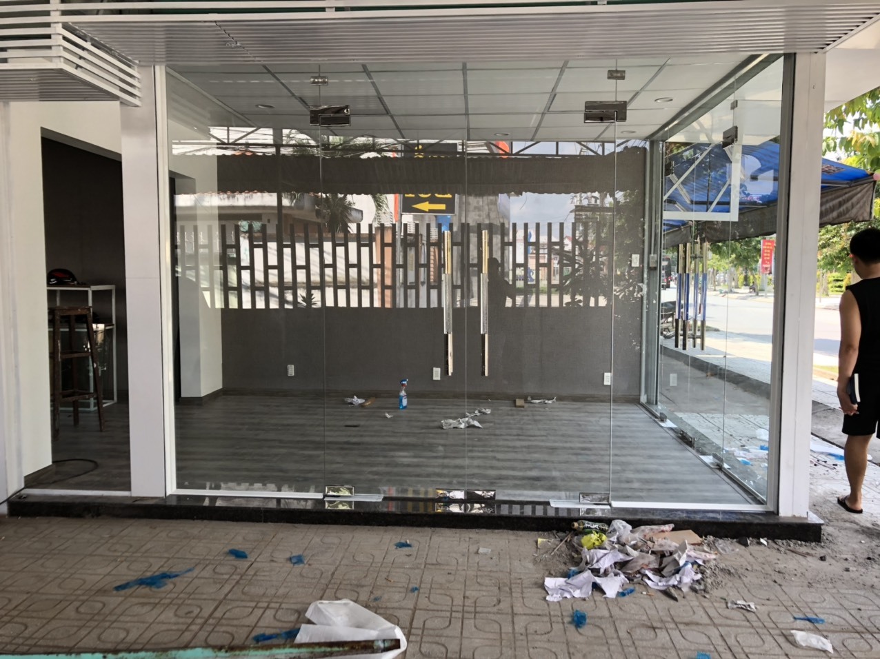 cửa kính cường lực