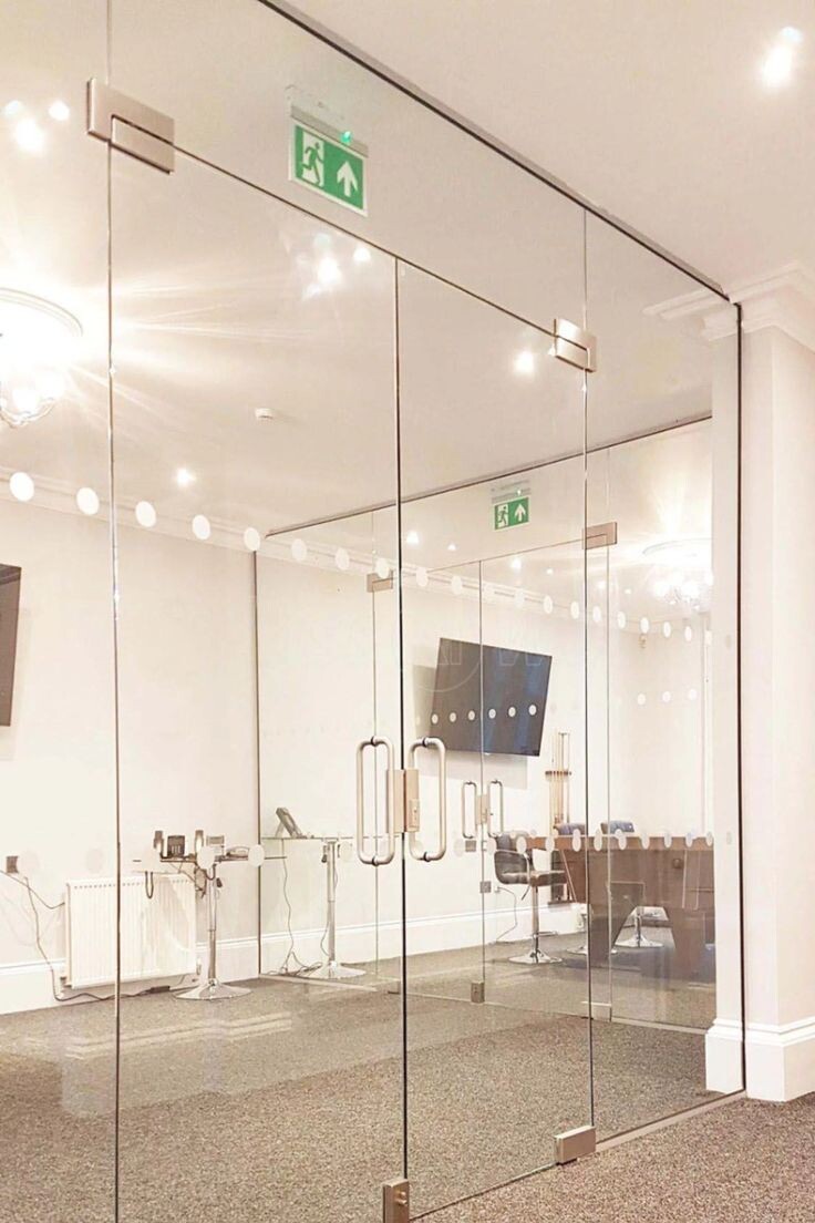 ❓ Cửa Thủy Lực Là Gì? Ưu Điểm, Ứng Dụng & Báo Giá