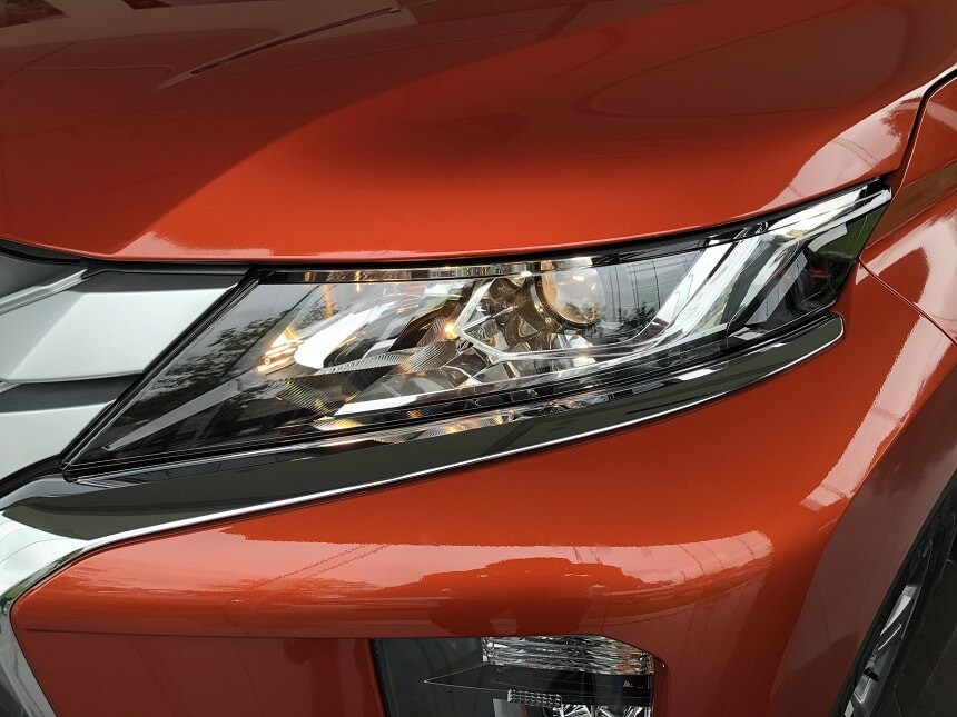 Cụm đèn chiếu sáng chính trên Mitsubishi Triton số tự động máy dầu 1 cầu