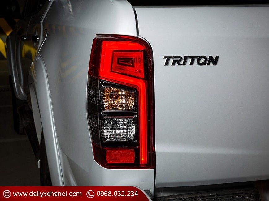 Cụm đèn hậu LED sang trọng của Mitsubishi triton 2.4 Premium 4x4 số tự động