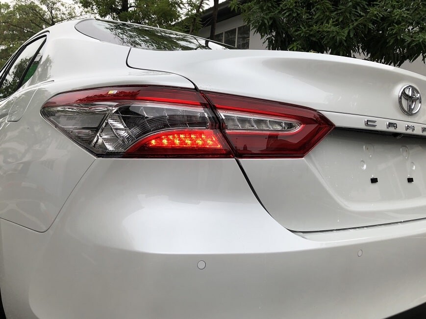 Cụm đèn hậu LED trên Toyota Camry mới 2.5 Q