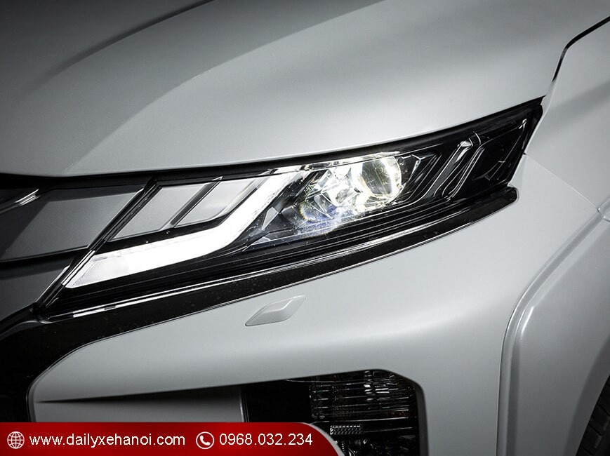 Cụm đèn pha LED thích ứng thông minh trên Mitsubishi triton 2.4 Mivec số tự động 2 cầu