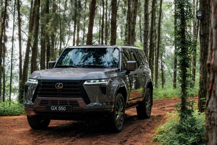 Cụm đèn trước Lexus GX hoàn toàn mới