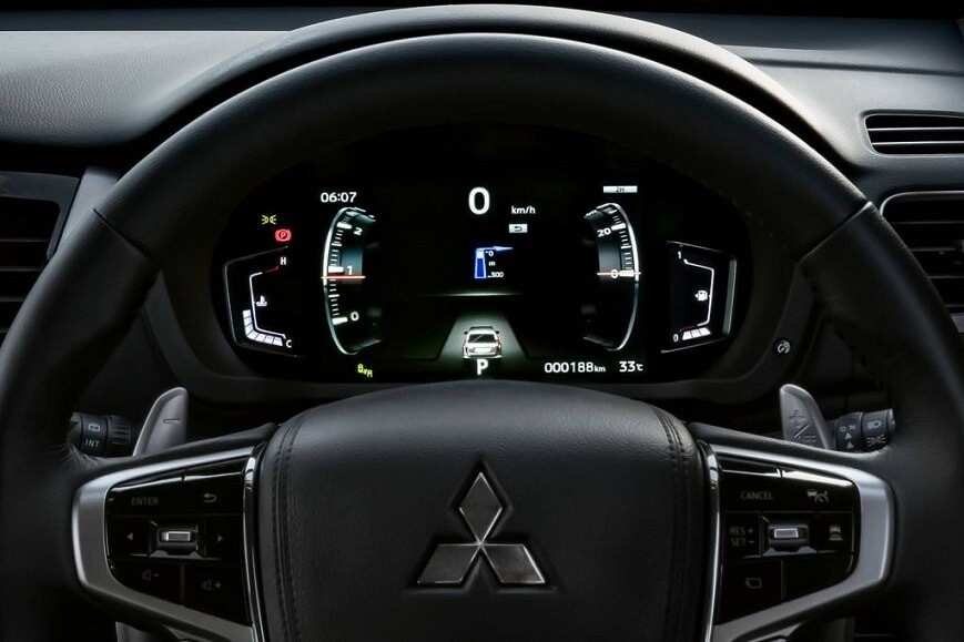 Cụm đồng hồ kỹ thuật số xe Pajero 2020 ra mắt ở Thái lan