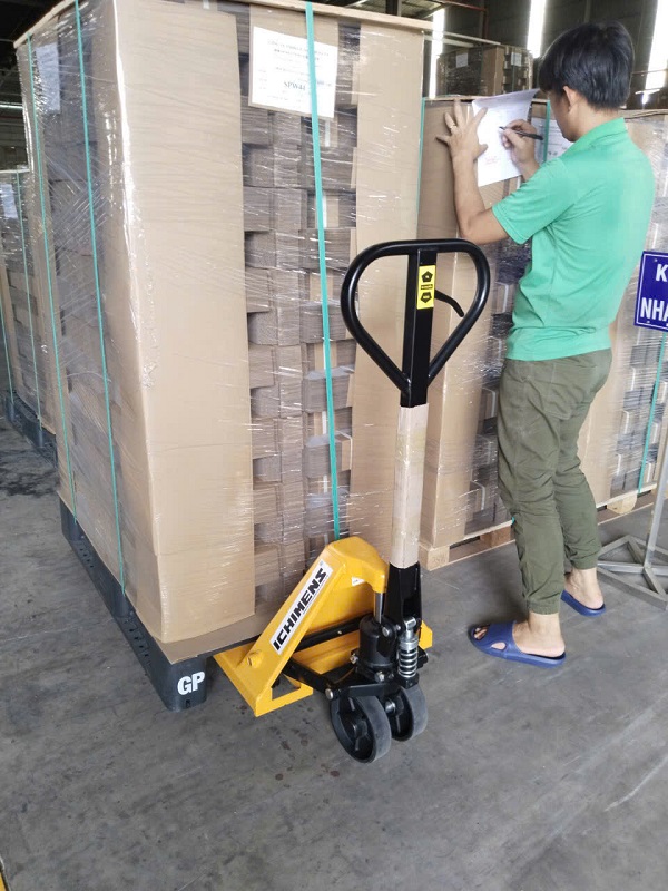 Xe nâng tay 2500kg càng hẹp Ichimens giá rẻ được cung cấp bởi xe nâng Hoàng Minh