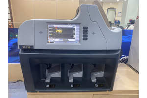 Đã bàn giao Máy kiểm đếm và phân loại tiền atm 5 hộc Hitachi ST-350N cho phòng ngân quỹ, phòng ATM tại ngân hàng Standard Chartered