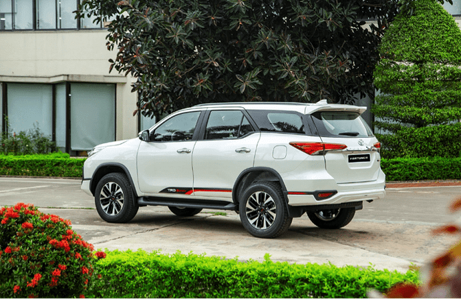 Xe 7 chỗ Fortuner máy dầu