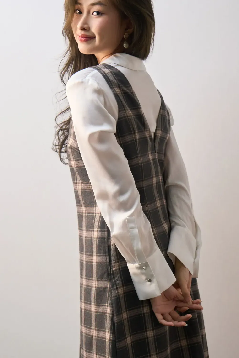 Đầm nữ caro cổ V. Aline