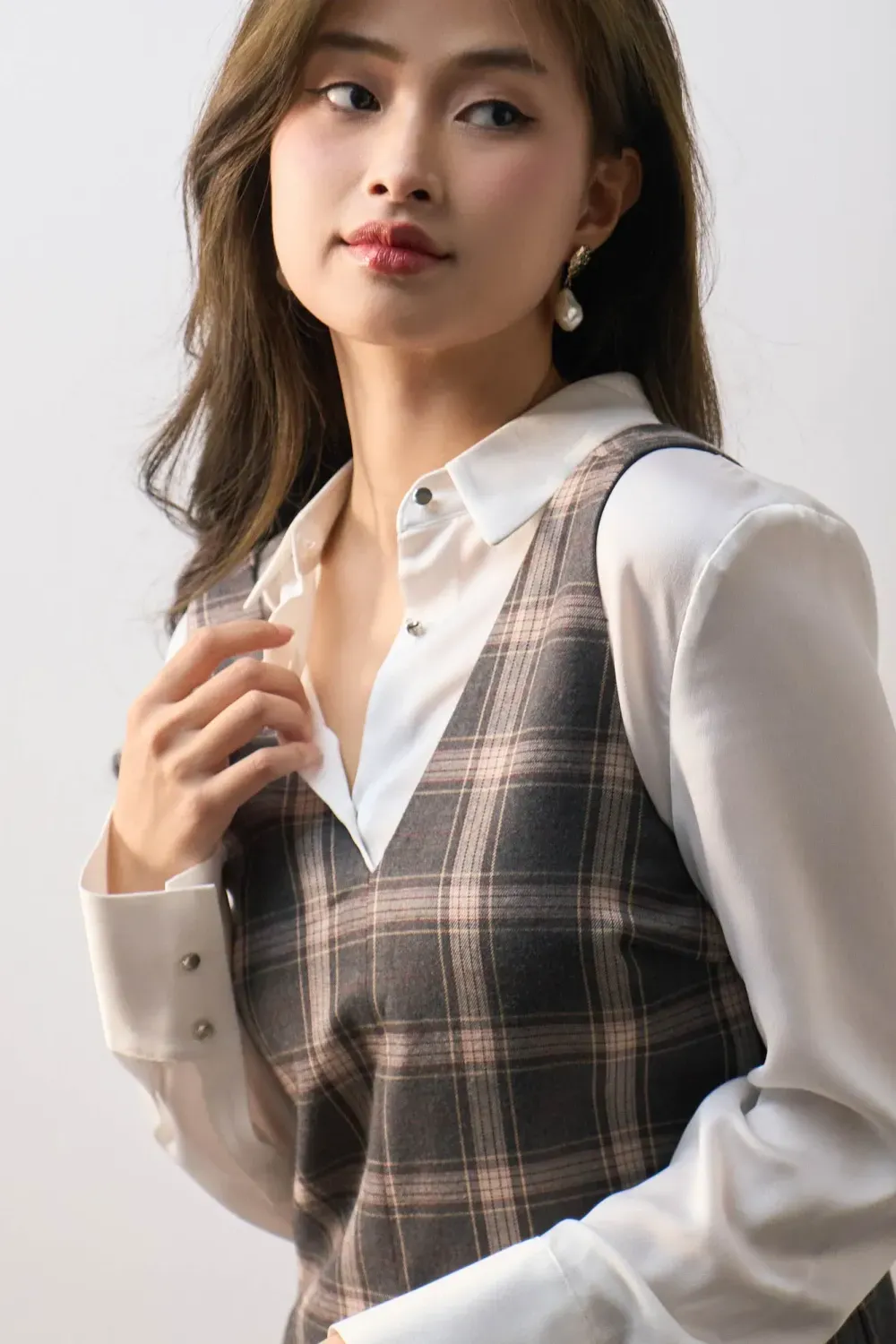 Đầm nữ caro cổ V. Aline