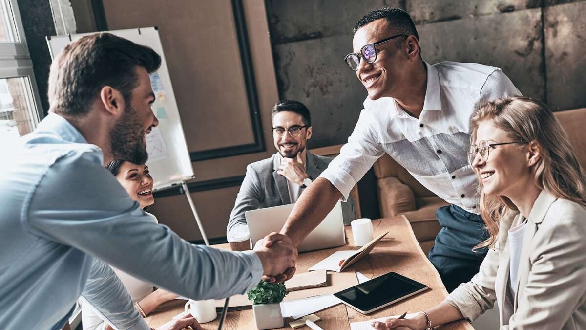 Đàm phám hợp đồng nhập khẩu xe nâng tay