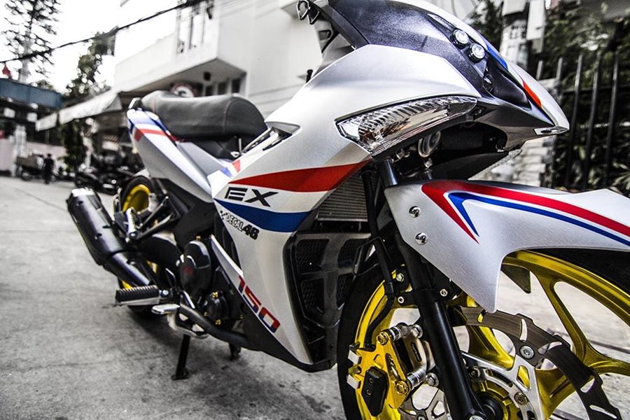 Dán decal xe máy có bị phạt không?