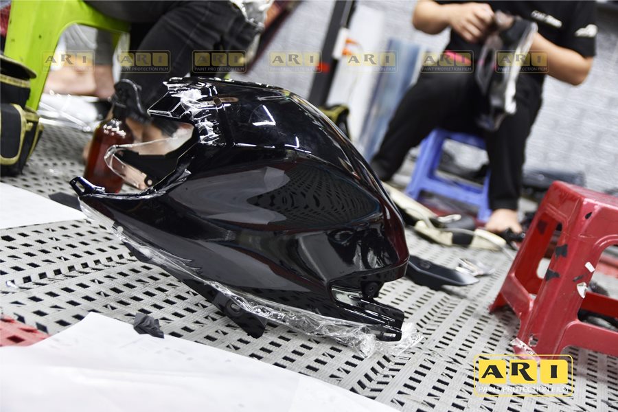 Dán keo xe giúp ít bị hư hỏng và dễ dàng lau chùi