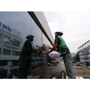 Đánh bóng, làm mới kính công trình | Hoàng Gia