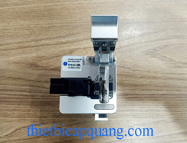 Dao cắt sợi quang CLV-200B